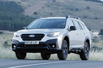 Subaru Outback 2.5i Lineartronic Field Turismo familiar Ice Silver Metallic Exterior Frontal-Lateral 5 puertas