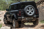 Land Rover Defender 110 D300 AWD Auto MHEV 110 X-Dynamic Todo terreno Santorini Black Exterior Lateral-Posterior 5 puertas
