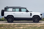 Land Rover Defender 110 P400e AWD Auto PHEV 110 X-Dynamic HSE PHEV Todo terreno Fuji White Exterior Lateral 5 puertas