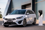 KIA ceed Ceed Tourer 1.6 GDi PHEV 103 kW (141 CV) Ceed Tourer eMotion PHEV Turismo familiar Cassa White Exterior Lateral-Frontal 5 puertas