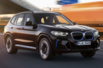 BMW iX3 Paquete M Sport Paquete M Sport Todo terreno M Carbon Black Metallic Exterior Lateral-Frontal 5 puertas