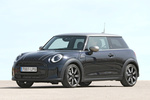 MINI MINI 3p Cooper Autom&aacute;tico 3p Cooper MINI Yours Turismo Enigmatic Black Metallic Exterior Frontal-Lateral 3 puertas