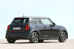MINI MINI 3p Cooper Autom&aacute;tico 3p Cooper MINI Yours Turismo Enigmatic Black Metallic Exterior Posterior-Lateral 3 puertas