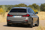 BMW Serie 5 530e xDrive Touring 530e Touring Paquete M Sport Turismo familiar Gris Bernina efecto &aacute;mbar Exterior Posterior-Lateral 5 puertas