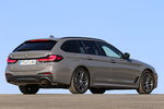 BMW Serie 5 530e xDrive Touring 530e Touring Paquete M Sport Turismo familiar Gris Bernina efecto &aacute;mbar Exterior Posterior-Lateral 5 puertas