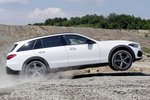 Mercedes-Benz Clase C Gama All Terrain 4MATIC All Terrain Avantgarde con Paquete Night Turismo familiar Opalite White Bright Exterior Lateral 5 puertas