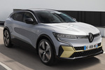 Renault M&eacute;gane Gama E-TECH Electric iconic Turismo Blanco Glaciar con Techo Negro Exterior Lateral-Frontal 5 puertas