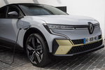Renault M&eacute;gane Gama E-TECH Electric iconic Turismo Blanco Glaciar con Techo Negro Exterior Toma de recarga 5 puertas