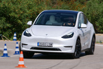 Tesla Model Y Tracci&oacute;n integral Gran autonom&iacute;a Gran Autonom&iacute;a Interior Premium Negro y Blanco Todo terreno Blanco perla multicapas Exterior Frontal-Lateral 5 puertas