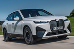 BMW iX xDrive50 Paquete deportivo Sport Todo terreno Mineralwei&szlig; Exterior Lateral-Frontal 5 puertas