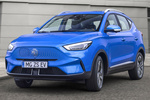 MG ZS Gama ZS EV EV Luxury Todo terreno Como Blue Exterior Frontal-Lateral 5 puertas