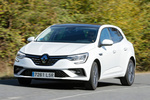 Renault M&eacute;gane E-TECH H&iacute;brido enchufable 117 kW (160 CV) R.S Line E-TECH Turismo Blanco Nacarado Exterior Frontal-Lateral 5 puertas