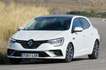 Renault M&eacute;gane E-TECH H&iacute;brido enchufable 117 kW (160 CV) R.S Line E-TECH Turismo Blanco Nacarado Exterior Frontal-Lateral 5 puertas