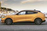 Ford Mustang Mach-E GT AWD 358 kW (487 CV) Rango Extendido 99 kWh Mach-E GT Todo terreno Amarillo Cyber Exterior Lateral 5 puertas