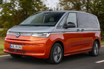 Volkswagen T7 Multivan Corto 1.4 eHybrid 160 kW (218 CV) DSG 6 vel. Life Multivan Corto eHybrid Veh&iacute;culo comercial Mono-Silver Metallic / Energetic Orange Metallic Exterior Frontal-Lateral 5 puertas