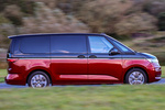 Volkswagen T7 Multivan Largo 1.4 eHybrid 160 kW (218 CV) DSG 6 vel. Style Multivan Largo eHybrid Veh&iacute;culo comercial Deep Black Pearl Effect / Fortana Red Metallic Exterior Lateral 5 puertas