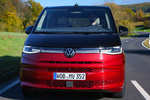Volkswagen T7 Multivan Largo 1.4 eHybrid 160 kW (218 CV) DSG 6 vel. Style Multivan Largo eHybrid Veh&iacute;culo comercial Deep Black Pearl Effect / Fortana Red Metallic Exterior Frontal 5 puertas