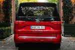 Volkswagen T7 Multivan Largo 1.4 eHybrid 160 kW (218 CV) DSG 6 vel. Style Multivan Largo eHybrid Veh&iacute;culo comercial Deep Black Pearl Effect / Fortana Red Metallic Exterior Posterior 5 puertas