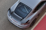 Porsche 718 Cayman GT4 RS Cayman GT4 RS con paquete opcional Weissach Coup&eacute; Arctic Grey Exterior Detalle 3 puertas