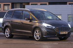 Ford Galaxy 2.5 FHEV 140 kW (190 CV) Titanium Monovolumen Azul Pantera Exterior Lateral-Frontal 5 puertas