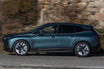 BMW iX xDrive40 Paquete deportivo Signature con Titanbronze Todo terreno Storm Bay Metalizado Exterior Lateral 5 puertas