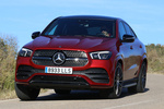 Mercedes-Benz GLE 350 de 4MATIC Coup&eacute; Premium Plus con Paquete Night de Coup&eacute; Todo terreno Rojo Jacinto Metalizado Exterior Frontal-Lateral 5 puertas