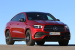 Mercedes-Benz GLE 350 de 4MATIC Coup&eacute; Premium Plus con Paquete Night de Coup&eacute; Todo terreno Rojo Jacinto Metalizado Exterior Lateral-Frontal 5 puertas