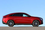 Mercedes-Benz GLE 350 de 4MATIC Coup&eacute; Premium Plus con Paquete Night de Coup&eacute; Todo terreno Rojo Jacinto Metalizado Exterior Lateral 5 puertas