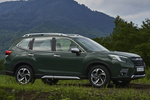 Subaru Forester Gama Forester MHEV Gama Forester MHEV Todo terreno Cascade Green Silica Exterior Lateral-Frontal 5 puertas