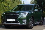 Subaru Forester Gama Forester MHEV Gama Forester MHEV Todo terreno Cascade Green Silica Exterior Frontal-Lateral 5 puertas