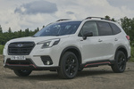 Subaru Forester Gama Forester MHEV Gama Forester MHEV Todo terreno Crystal White Pearl Exterior Frontal-Lateral 5 puertas