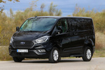 Ford Tourneo Custom 1.0 EcoBoost 93 kW (125 CV) Plug-in Hybrid Titanium PHEV Monovolumen Negro Azabache Exterior Frontal-Lateral 5 puertas