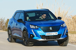 Peugeot 2008 e-2008 100 kW (136 CV) e-2008 GT Pack Todo terreno Azul V&eacute;rtigo Exterior Lateral-Frontal 5 puertas