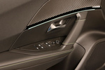 Peugeot 2008 e-2008 100 kW (136 CV) e-2008 GT Pack Todo terreno Interior Mandos puerta 5 puertas