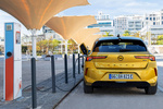Opel Astra PHEV 1.6 Turbo 132 kW (180 CV) AT8 Ultimate PHEV Turismo Kult Yellow Exterior Toma de recarga 5 puertas