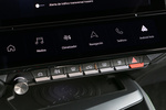 Peugeot 308 Hybrid 225 eEAT8 GT Pack Hybrid Turismo Interior Mandos salpicadero 5 puertas