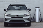 Volvo XC40 Recharge El&eacute;ctrico Puro Twin Gama XC40 Recharge El&eacute;ctrico Puro Todo terreno Verde Sage Exterior Toma de recarga 5 puertas
