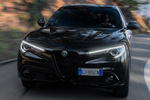 Alfa Romeo Stelvio Gama Stelvio Estrema Todo terreno Exterior Frontal-Lateral 5 puertas