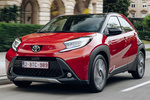Toyota Aygo X Cross Trendy Edition Cross Trendy Edition Todo terreno Bi-tono Chili Red Exterior Frontal-Lateral 5 puertas