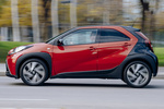 Toyota Aygo X Cross Trendy Edition Cross Trendy Edition Todo terreno Bi-tono Chili Red Exterior Lateral 5 puertas