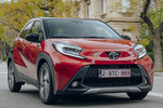 Toyota Aygo X Cross Trendy Edition Cross Trendy Edition Todo terreno Bi-tono Chili Red Exterior Lateral-Frontal 5 puertas