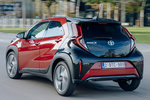 Toyota Aygo X Cross Trendy Edition Cross Trendy Edition Todo terreno Bi-tono Chili Red Exterior Lateral-Posterior 5 puertas