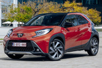 Toyota Aygo X Cross Trendy Edition Cross Trendy Edition Todo terreno Bi-tono Chili Red Exterior Frontal-Lateral 5 puertas