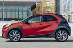 Toyota Aygo X Cross Trendy Edition Cross Trendy Edition Todo terreno Bi-tono Chili Red Exterior Lateral 5 puertas