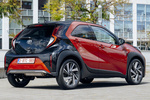Toyota Aygo X Cross Trendy Edition Cross Trendy Edition Todo terreno Bi-tono Chili Red Exterior Posterior-Lateral 5 puertas