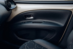Toyota Aygo X Cross Trendy Edition S-CVT Cross Trendy Edition Todo terreno Interior Mandos puerta 5 puertas