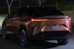 Lexus RZ 450e Luxury Todo terreno Bitono Sonic Copper Exterior Lateral-Posterior 5 puertas