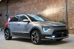 KIA Niro 1.6 HEV Emotion HEV Todo terreno Steel Grey Exterior Lateral-Frontal 5 puertas