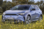 Subaru Solterra Gama Solterra EV Touring Todo terreno Harbor Mist Grey Pearl Exterior Frontal-Lateral 5 puertas