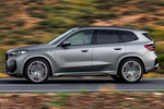 BMW X1 xDrive30e Paquete M Sport e Todo terreno Frozen Pure Grey Exterior Lateral 5 puertas